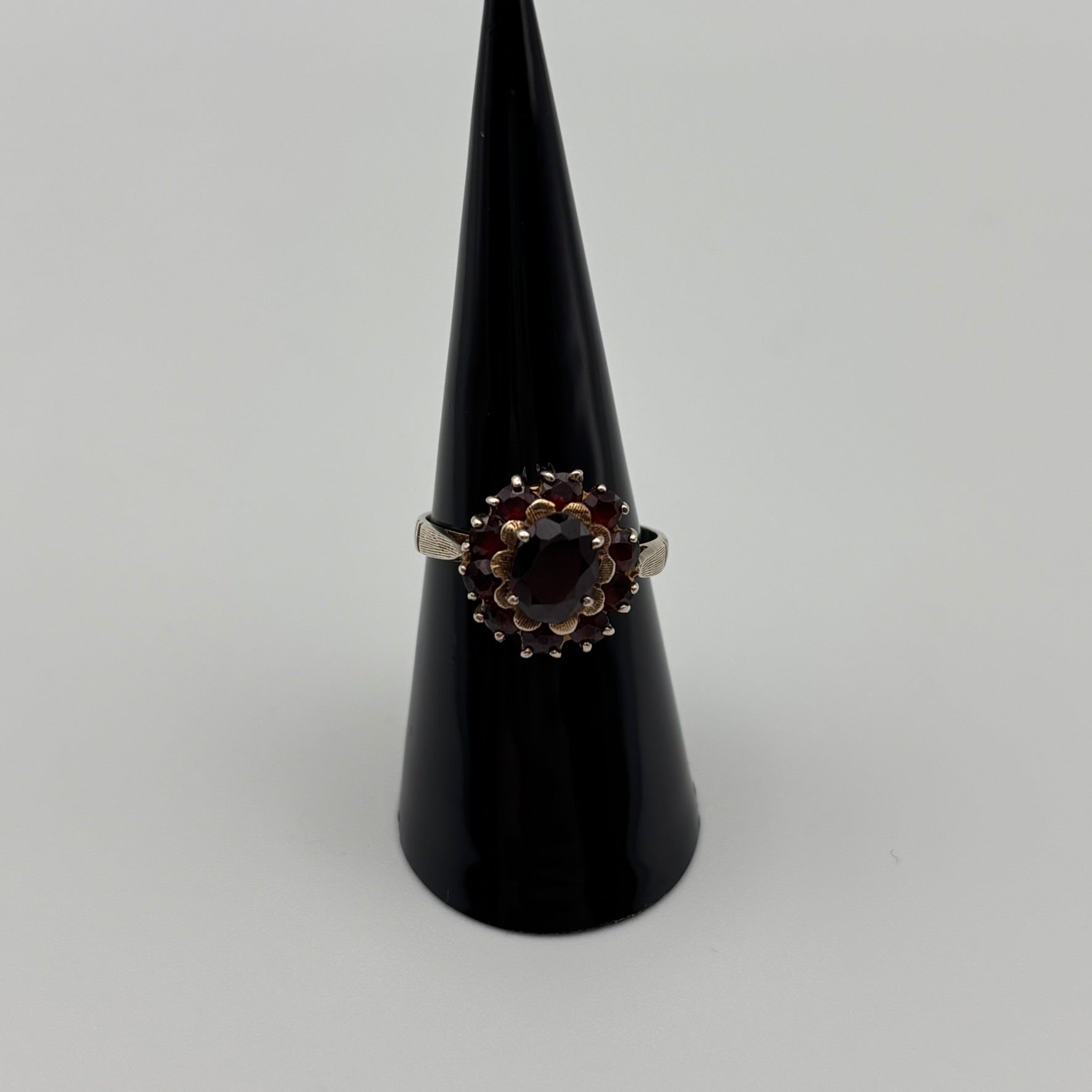 Vintage Damenring 333 Gold mit Granate Blumenform 8Karat Gelbgold Gr 54