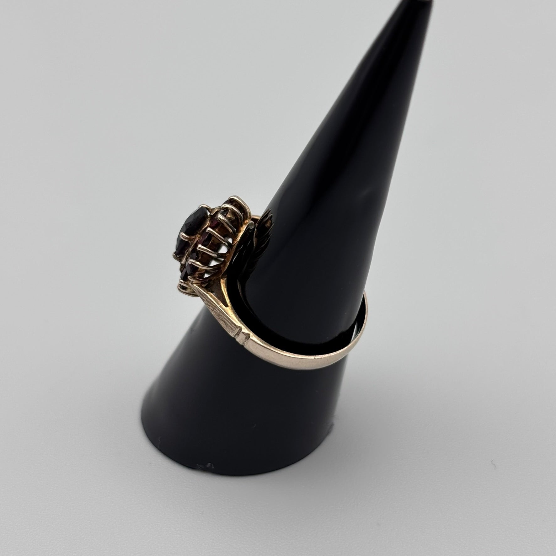 Vintage Damenring 333 Gold mit Granate Blumenform 8Karat Gelbgold Gr 54