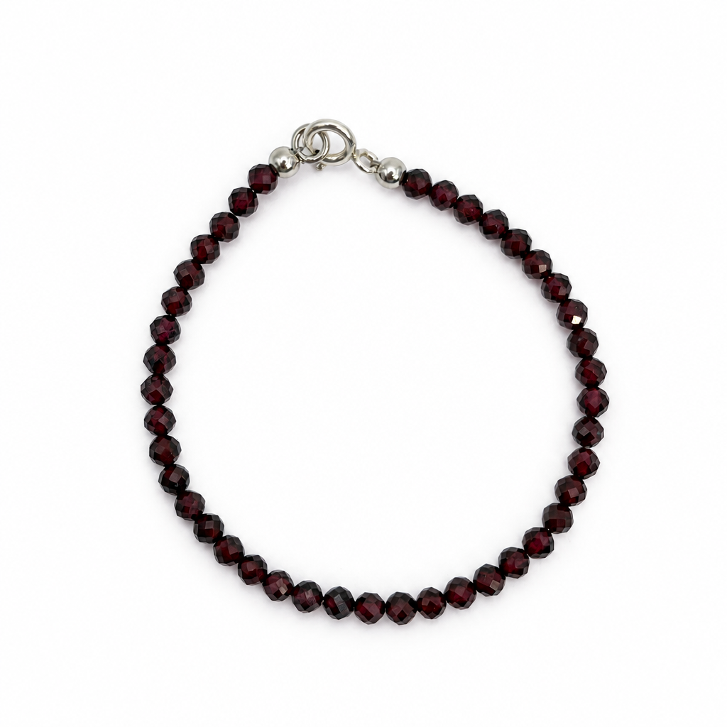 Granat-Armband aus 925 Silber mit dunklen Granatsteinen und silbernem Verschluss