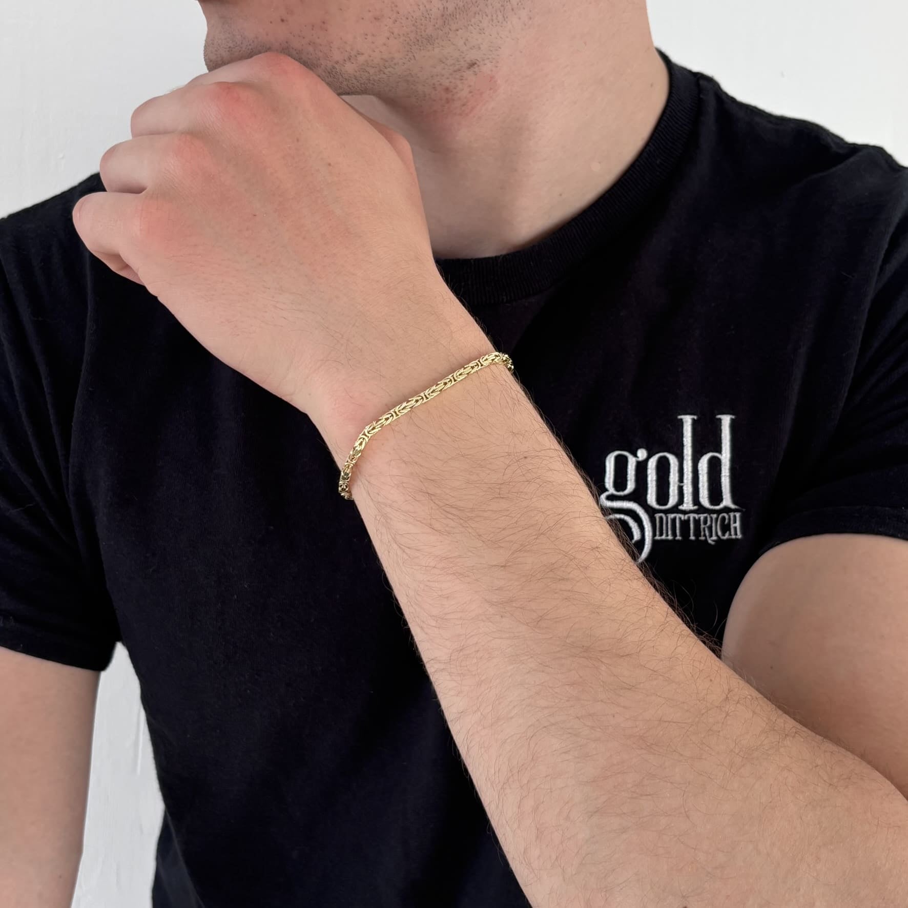 Vergoldetes Königsarmband aus 925 Sterling Silber, diamantiert, am Handgelenk eines Mannes getragen – elegantes Herrenarmband in 21 cm Länge, filigran verarbeitet, Gold Dittrich