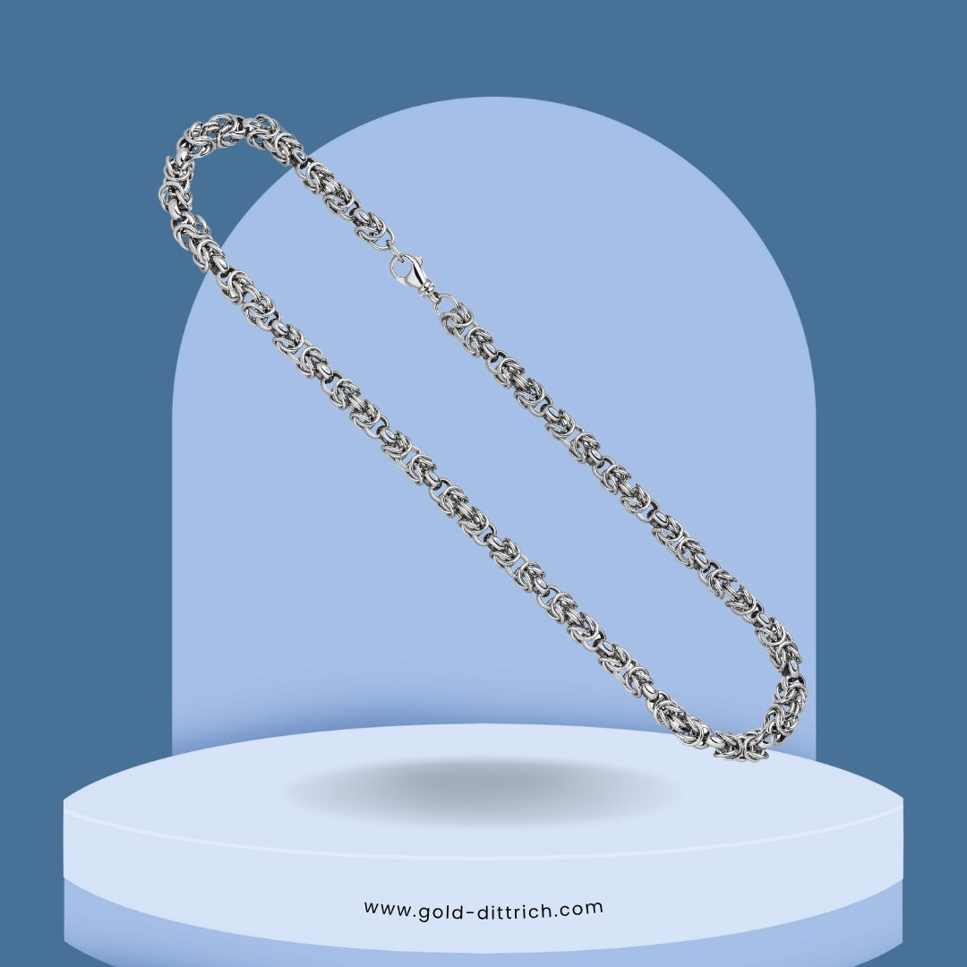 Massive Byzantiner-Kette aus rhodiniertem 925 Silber in diagonaler Perspektive mit Karabinerverschluss – auffälliger Silberschmuck von Gold Dittrich