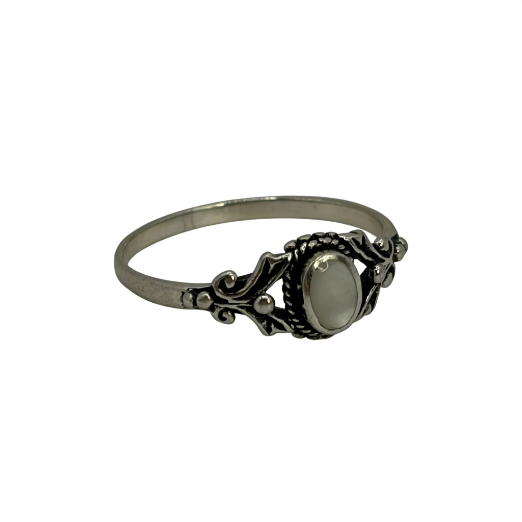 Ovaler Perlmutt-Ring aus 925 Silber mit gedrehtem Ornamentgestell