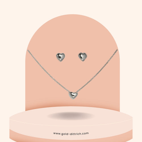 Zartes Schmuckset aus 925 Sterling Silber mit glänzendem Herzanhänger und passenden Ohrsteckern – elegantes Geschenkset von Gold Dittrich für stilvolle Frauen