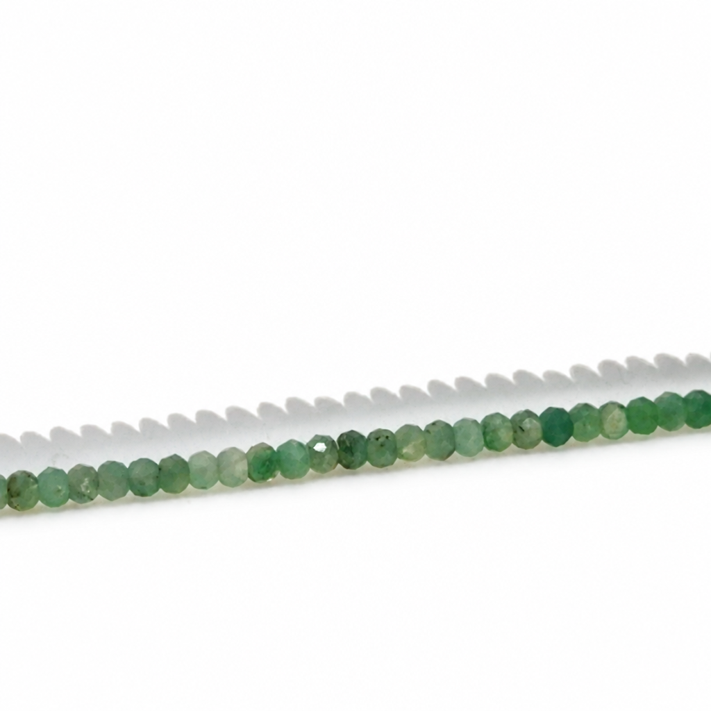 Detailansicht: Armband aus 925 Silber mit grünen Smaragdperlen